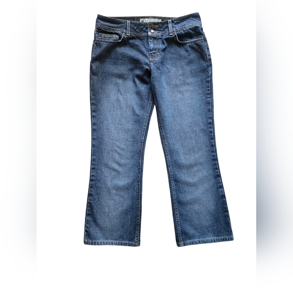 American Eagle Outfitters Dark Blue Flare Capri Jeans - Size 6 - Picture 1 of 8
